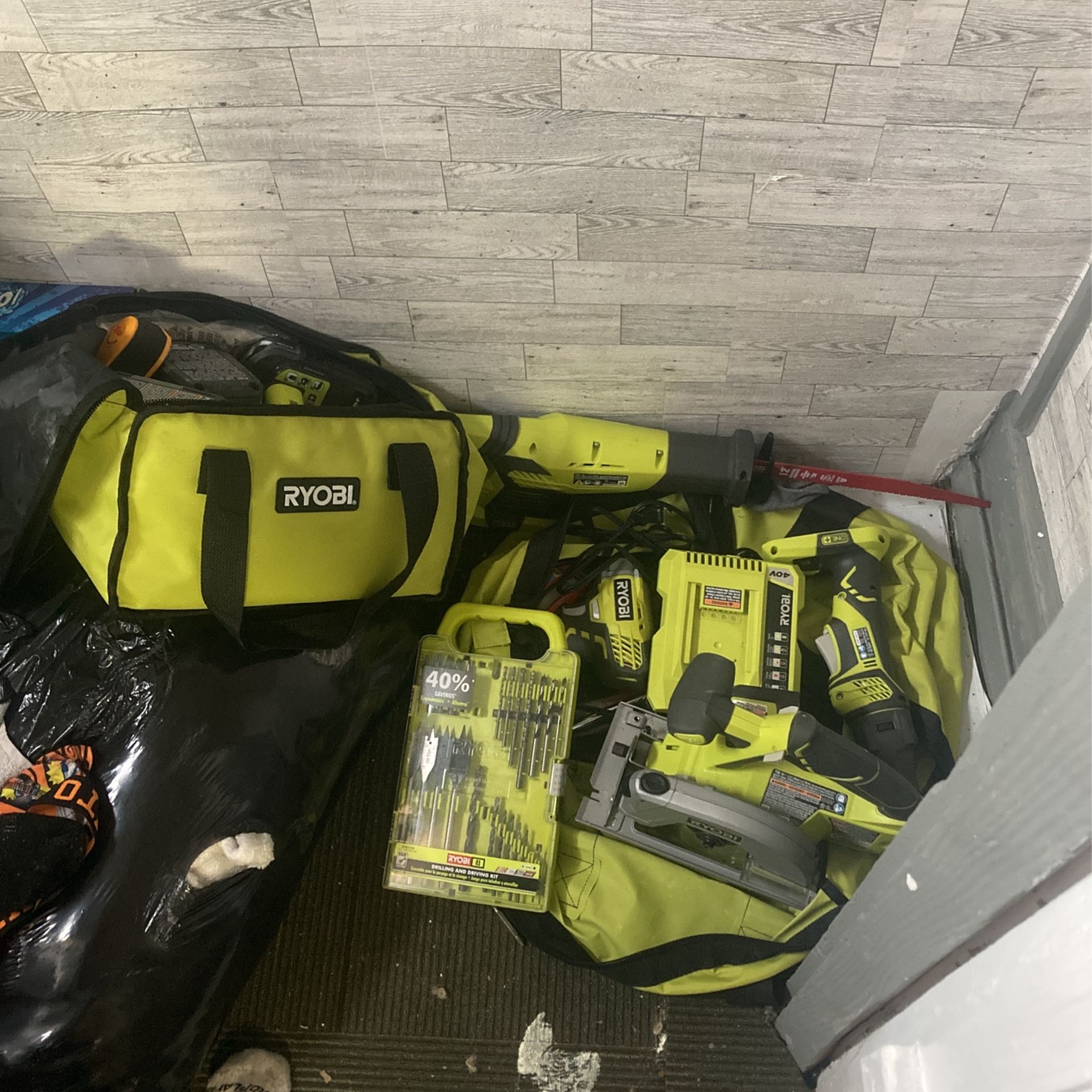 Ryobi 6 Piece Tool And Bag Set