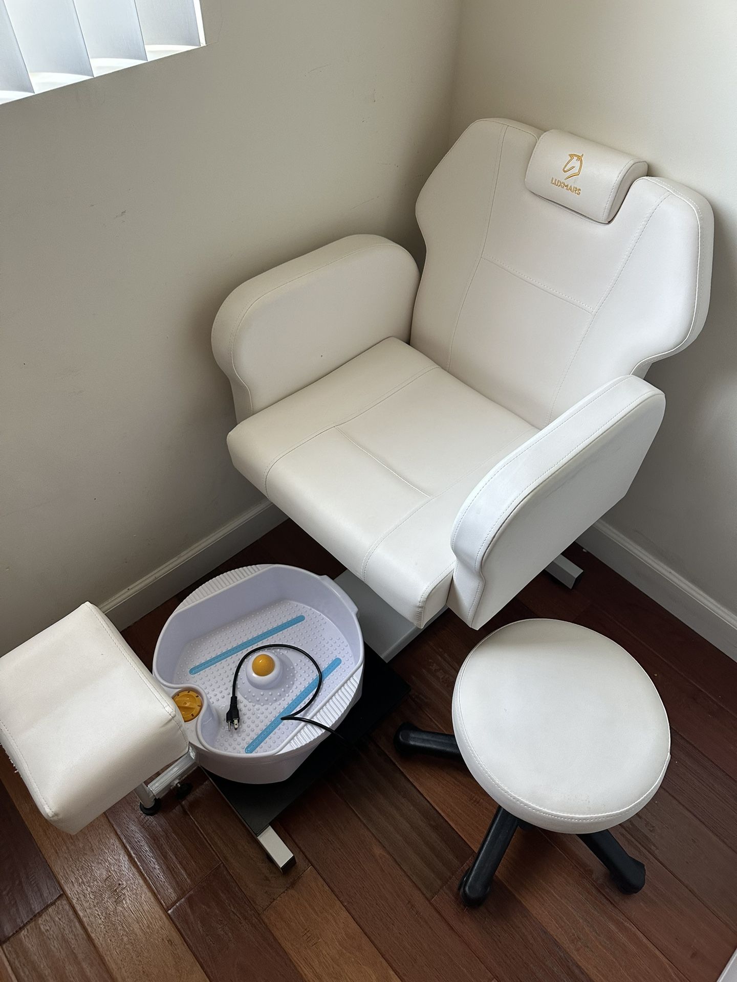 Mani Pedi Table And Chair