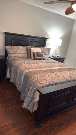 Queen bedroom set