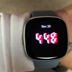 Fitbit Versa 4 