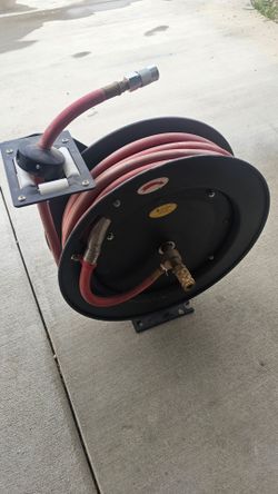 Retractable air hose