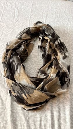 Lightweight Infinity Scarf Abstract Print