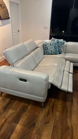 Large Leather  couch  2 reclining   Electric
