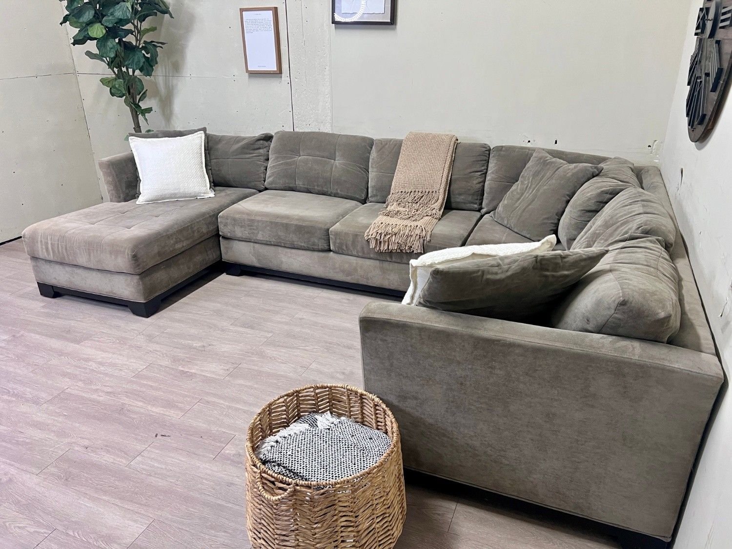 WE DELIVER! 🚚 - Macy’s "Elliot" Gray Tufted Modern U Sectional Couch with Chaise