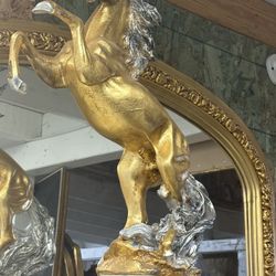 Curio Horse Statue LOOK UP A modern rearing horse statue on a fluted column. TIME PERIOD 2000s-Present ORIGIN Likely Middle East ESTIMATED VALUE I est