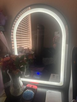 Mirror With Light