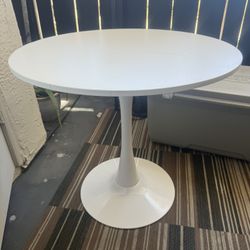 Tulip White Round Dining Table