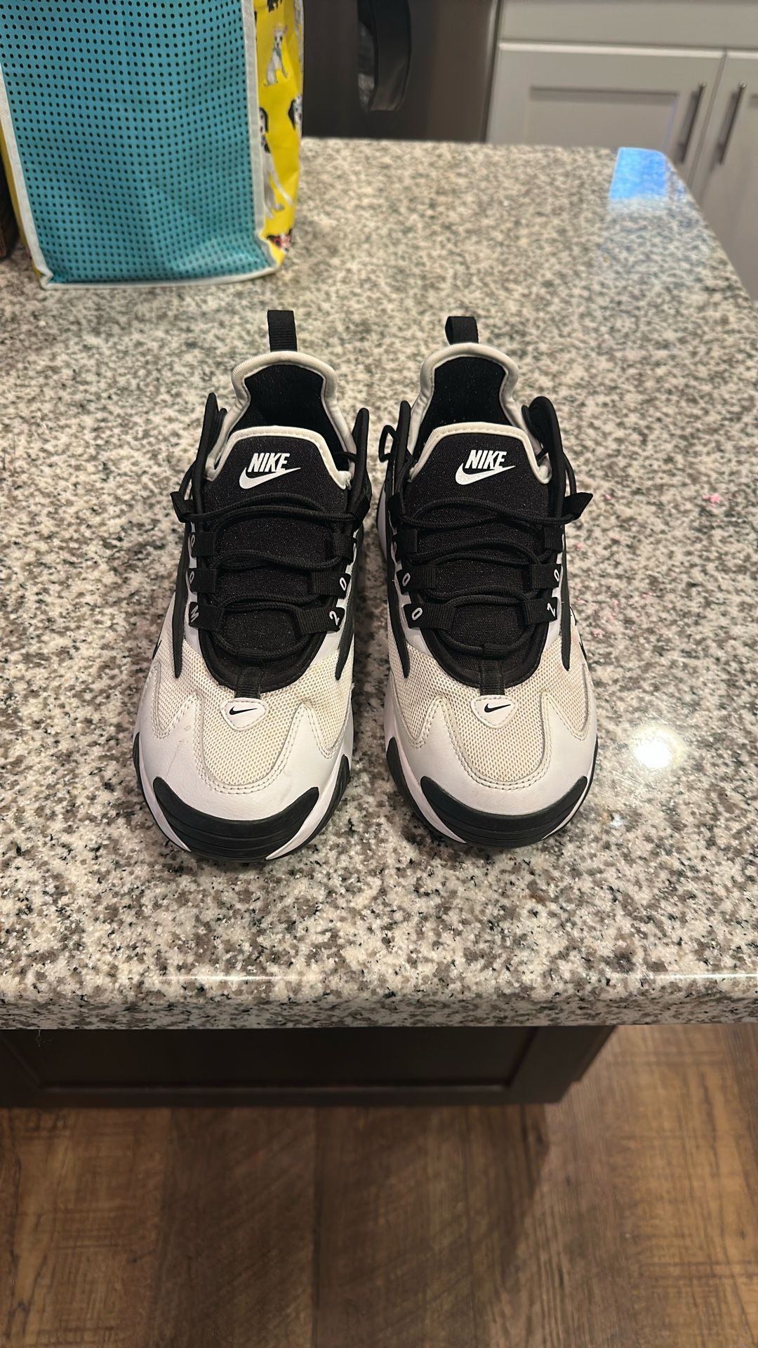 Women’s Nike zooms 6.5