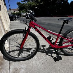 Trek precaliber 24” youth Hybrid Bike
