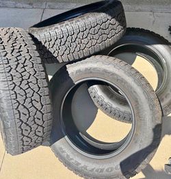 275/60/20 Goodyear Selling a set of 4 tires in excellent condition 🫡