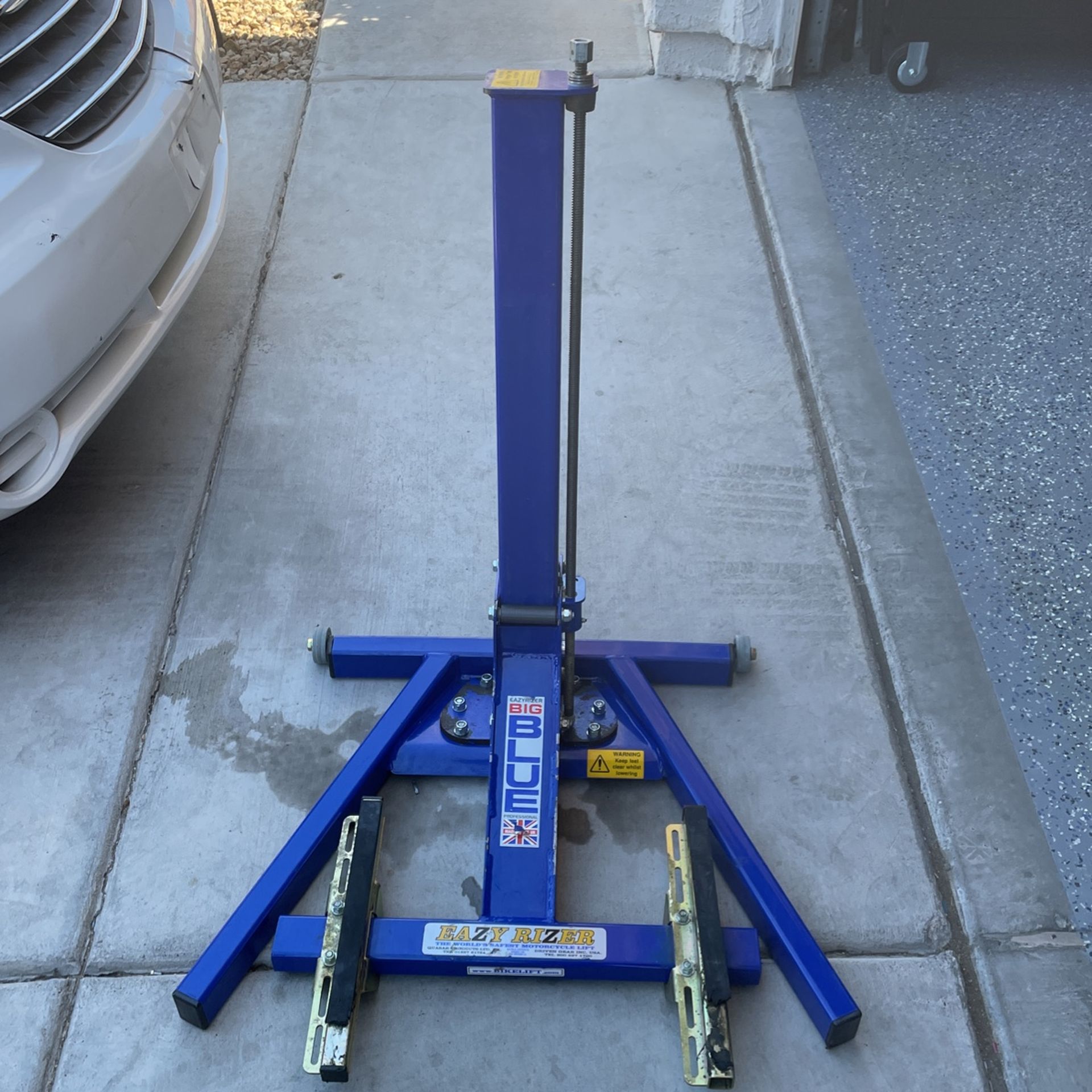 EZRIZER Big Blue Harley Bike Lift
