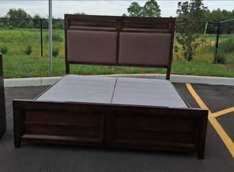 Free Delivery!  King Dark Wood Bedframe & Dresser Set