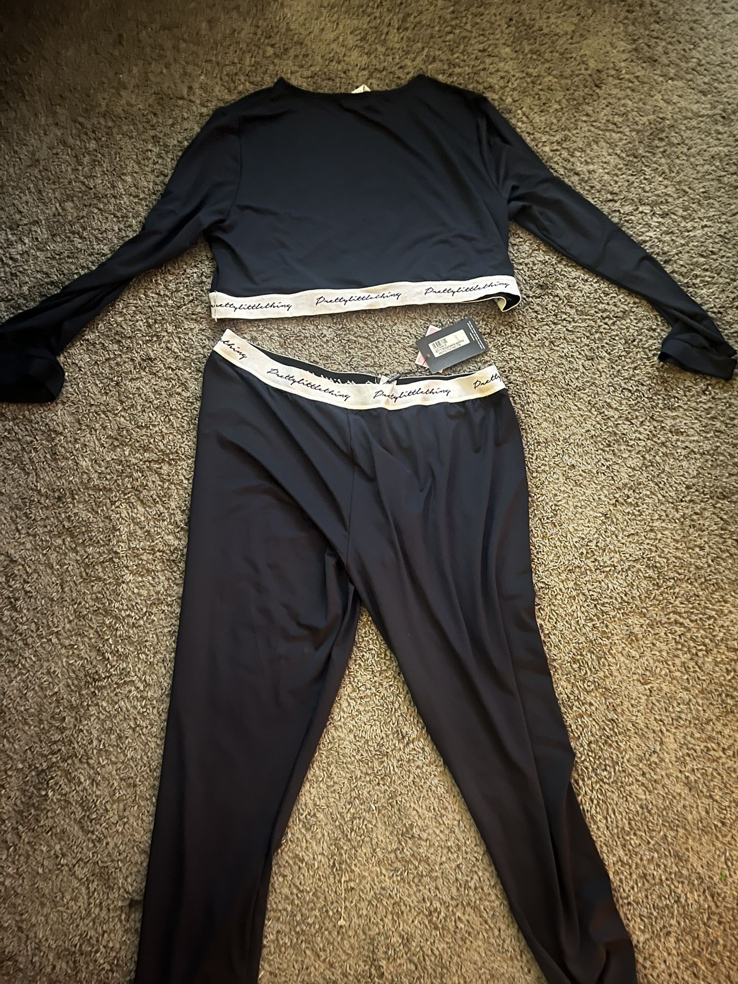 Pretty Little Thing Leggings And Crop Top