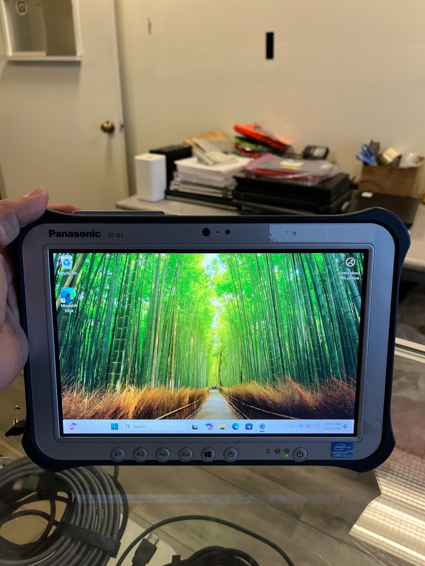 Panasonic FZ-G1 laptop/tablet touchscreen I5-3437 @ 1.90ghz 8GB RAM 180 GB SSD WIN 11 pro. No trades, pick up only