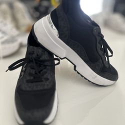 Tennis MK Black  Logo