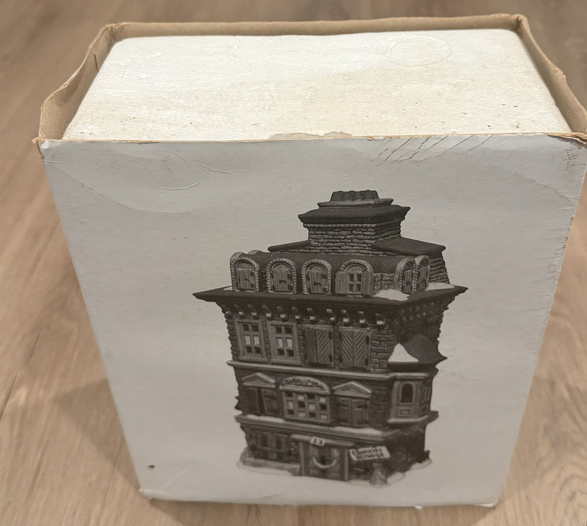 Department 56 Dickens’ Village Series The Flat of Ebenezer Scrooge 5587-5