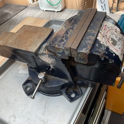 Bench Vise Cast Steel 6 Inches Mouth