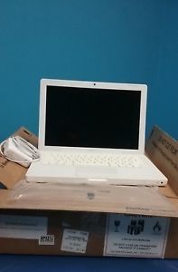 Apple MacBook White Core 2 Duo 2.26GHz, 2GB RAM, 250GB HARD, 13.3",MC207LL/A