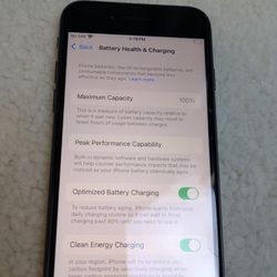 Apple Iphone SE 3rd gen unlocked. 64gb Battery Health 100%
