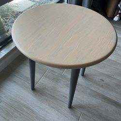 Side End Table In NEW condition 