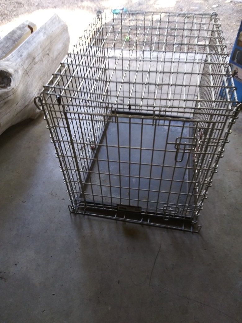 Dog crate Midwest model 390z good condition