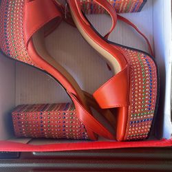 Ladies Shoes, Size 7 White Boots Size 8