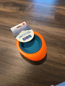 Collapsible Pet Feeder