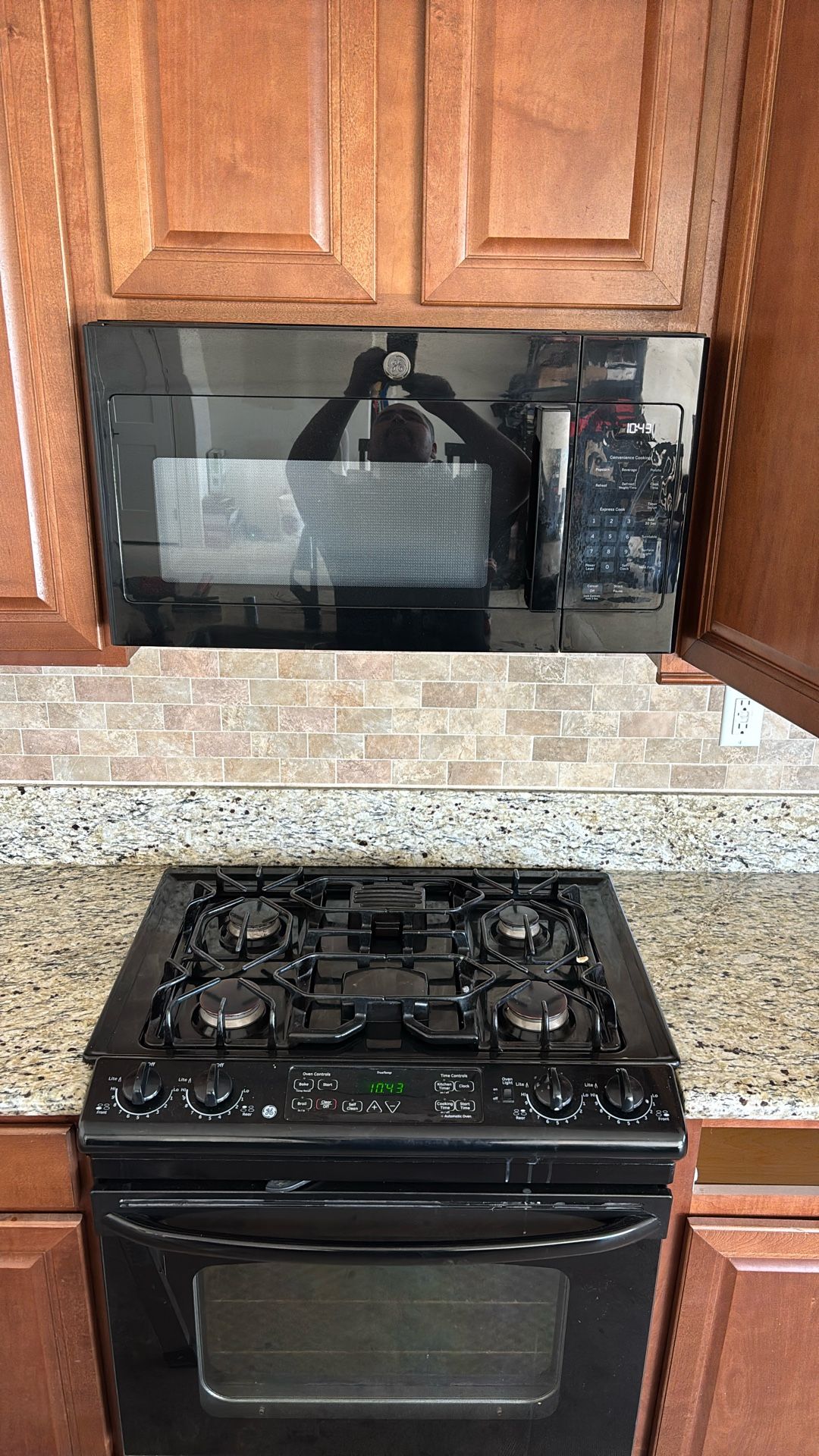 LG Appliances Gas Stove And Microwave