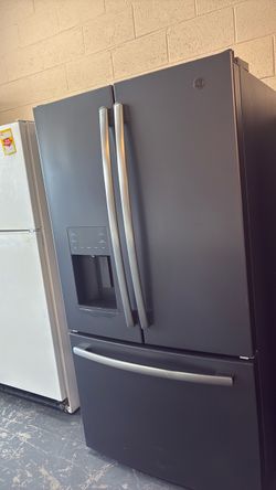 Nice like new GE refrigerator