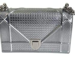 Christian Dior Diorama Flap Bag Cannage Embossed Calfskin 
Medium
Silver 