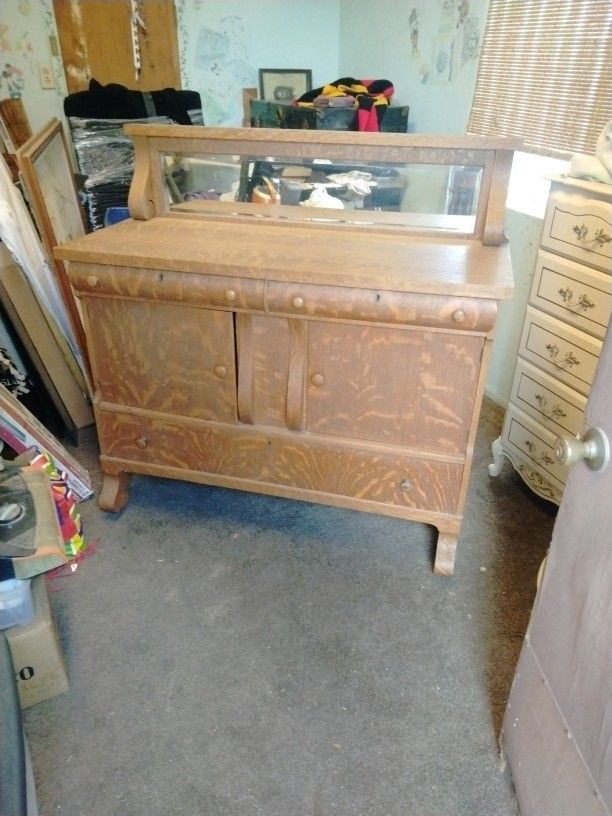 Vintage 3 Drawer Dresser With Mirror