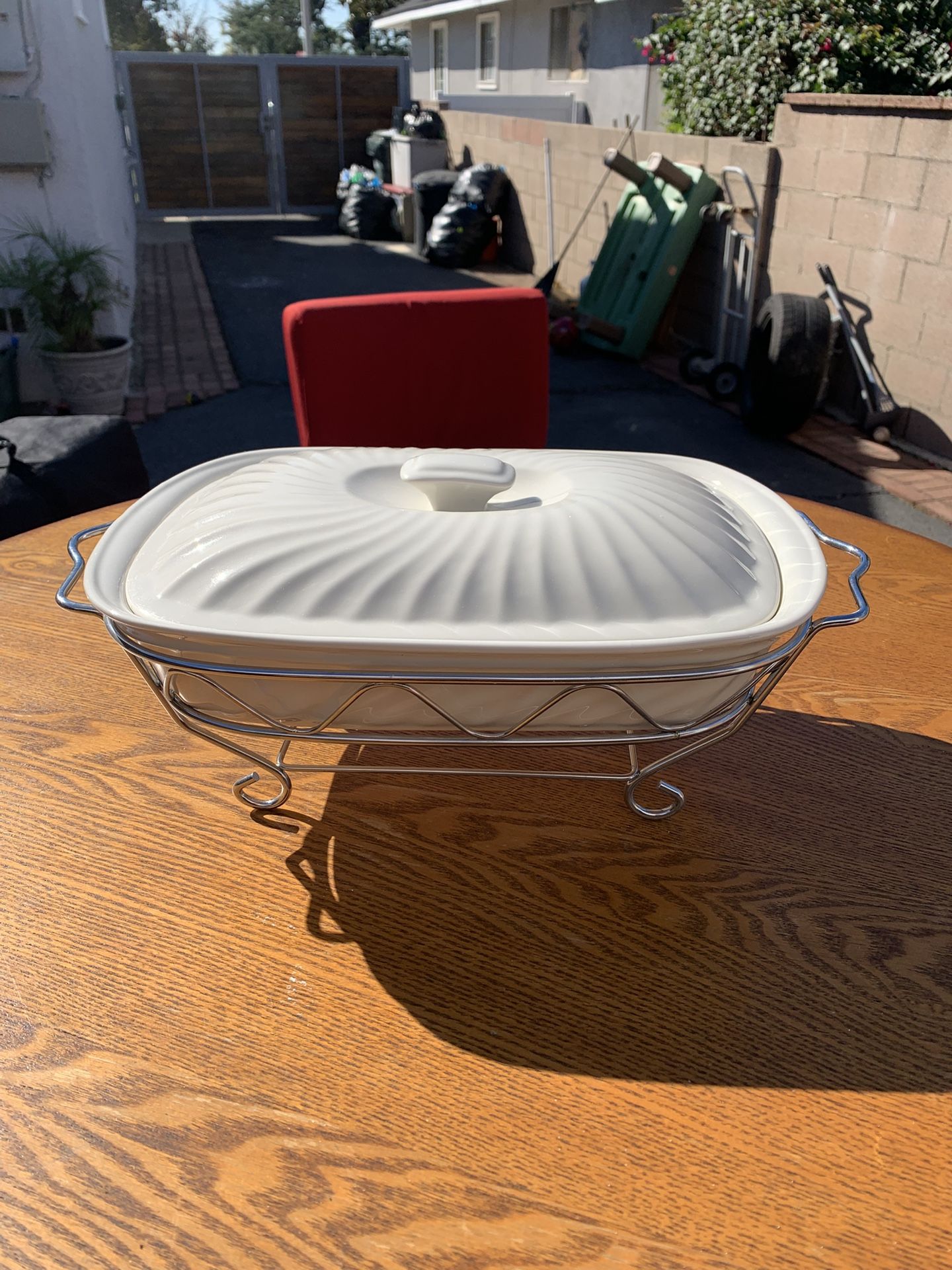 2 QT Covered Ceramic Baker W/ Serving Rack