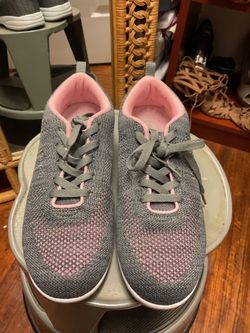 Shoes size 8