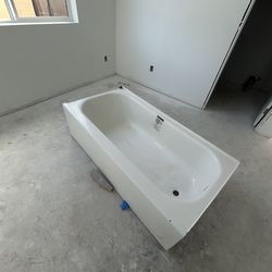 Bath tub