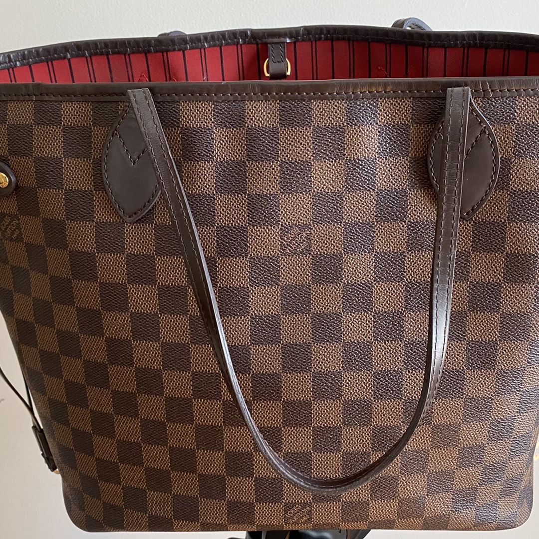 Louis Vuitton Bag for Sale in Holyoke, MA - OfferUp