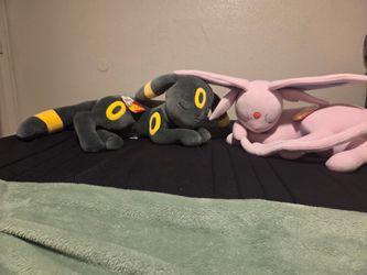 Sleeping Umbreon and Sleeping Espeon