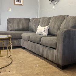 🛋️💥 Ashley Home Stores Sectional 💥 Free Delivery And Financing Available!