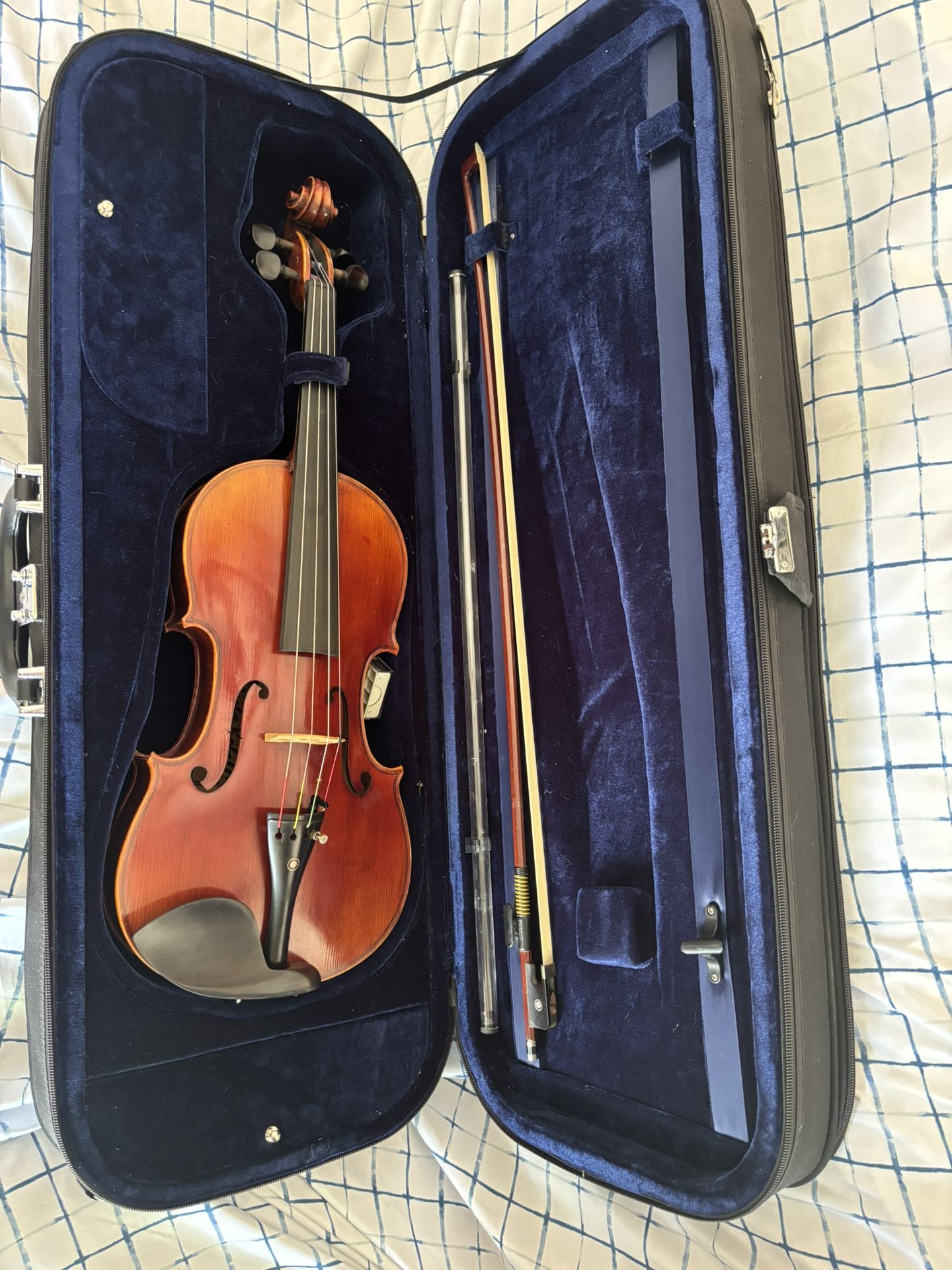 Carlo Robelli Violin With Blue Velvet Case