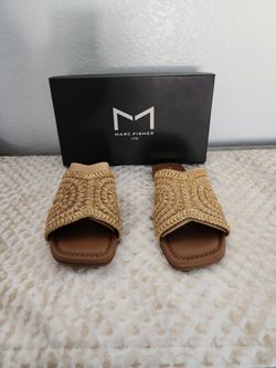 New Women's sandals size (6.5)