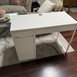 IKEA Micke Desk - White, Excellent Condition