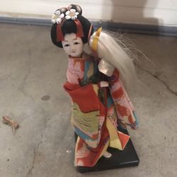 Japanese Geisha Figurine
