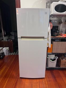 Perfect small apartment sized fridge