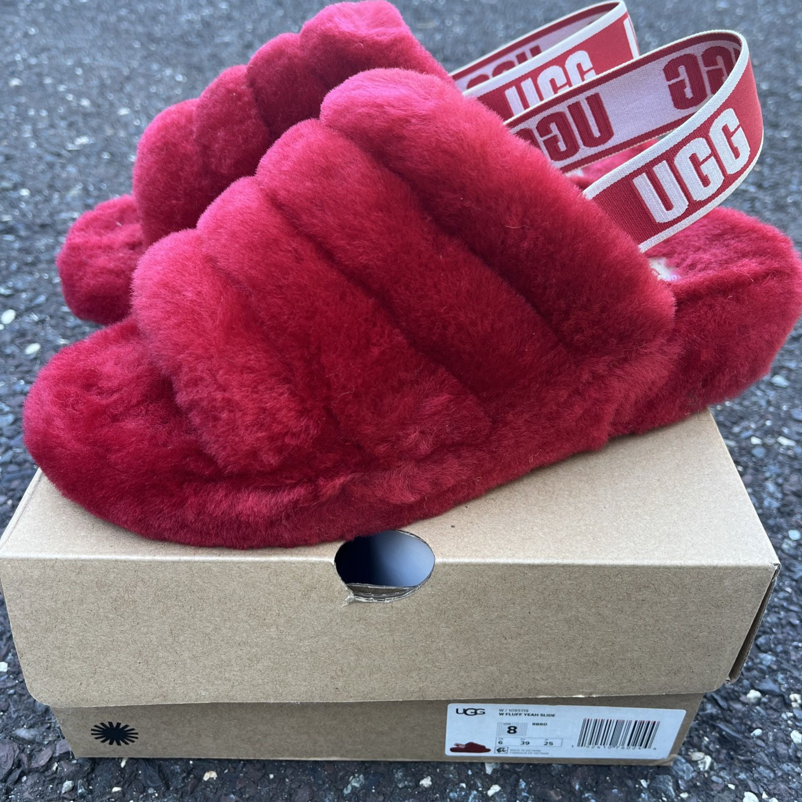 UGG Fluff Yeah Slide Sandals Women’s Size 8 Red Shearling Slippers