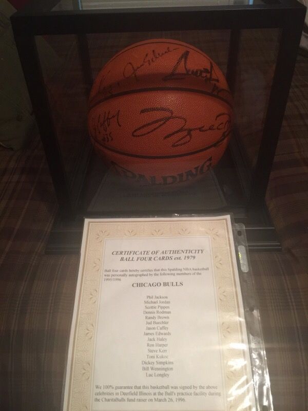 95-96 NBA Championship Autographed Basketball (COA) Chicago Bulls