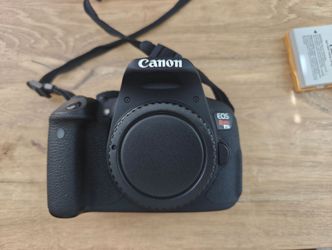 Canon Rebel T5i DSLR Camera Bundle