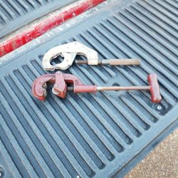 Old Heavy Pipe Cutting Tools