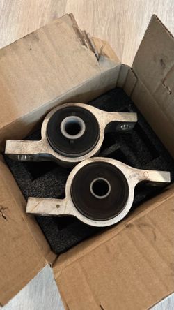 Lexus Genuine RCF GSF Lower Control Arm Bushing LCA 48075-24010 48076-24010