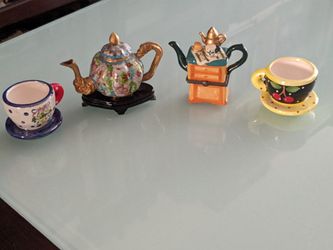 Miniature Teapot And Teacups With Saucers
