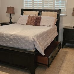 Full Bedroom Set! Queen