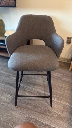 Modern Gray Upholstered Counter Height Bar Stool – Like New